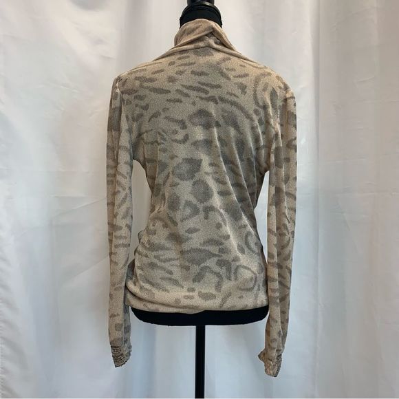Stylish Tan Leopard Print Women's Sweater - Picture 5 of 10